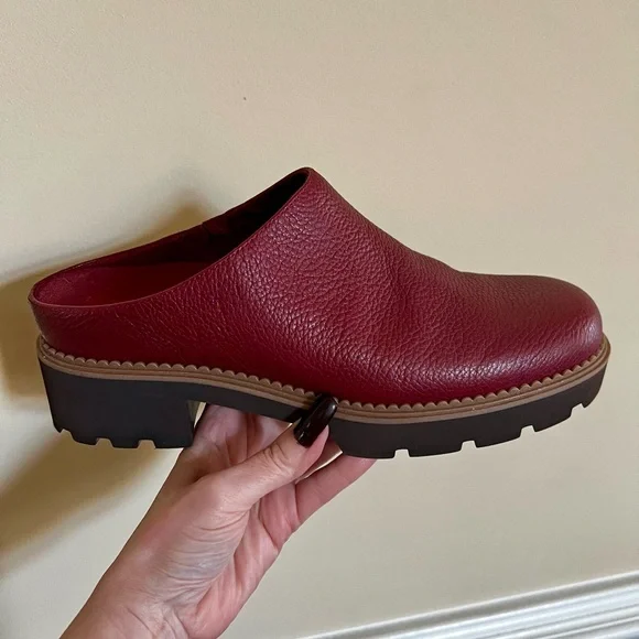 Burgundy, Women’s Vionic Leather Slip-Ons orthotic Clogs/Mules. - Picture 5 of 12